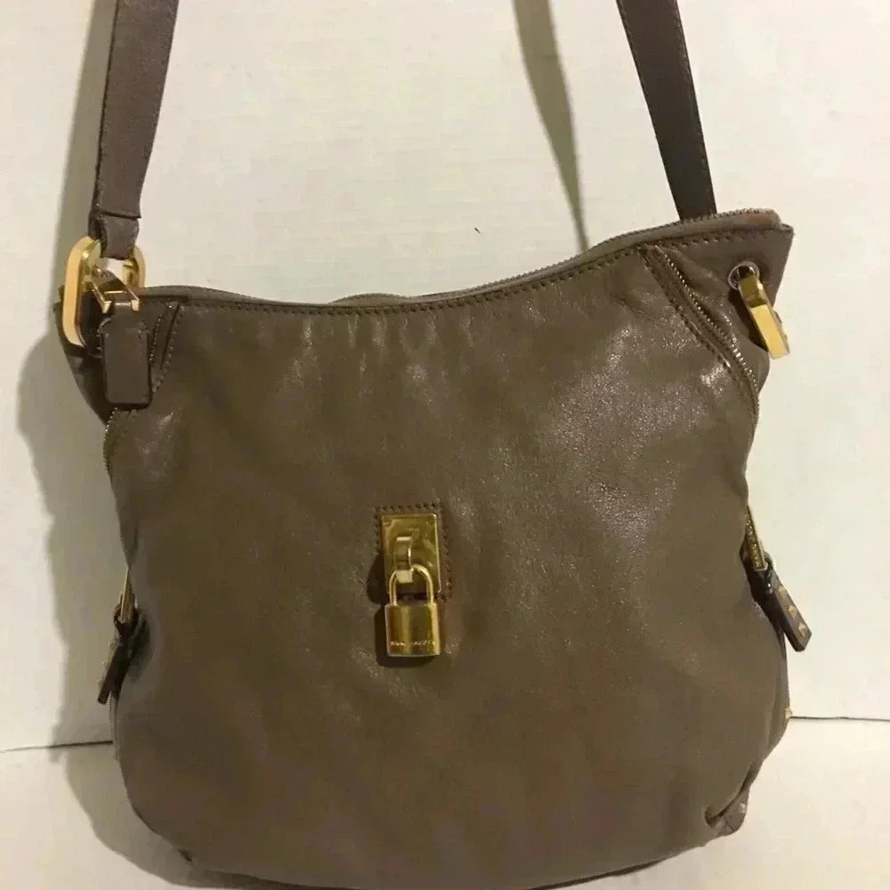 Marc jacobs leather crossbody handbag